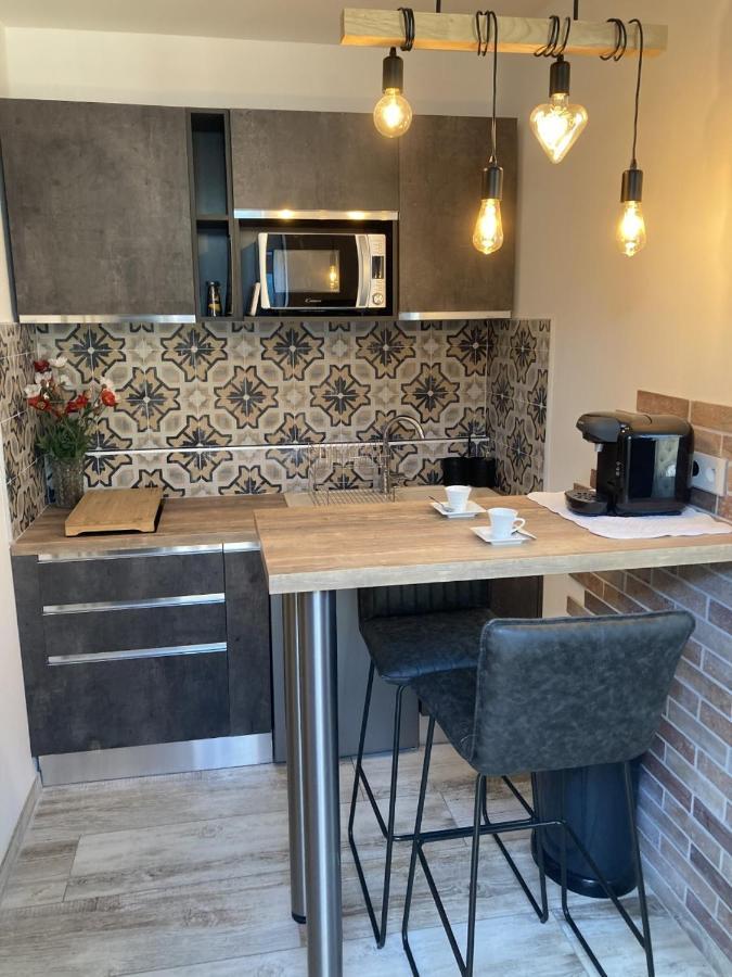 Le Studio D'Auguste- Coeur De Nimes-Chaleureux-Emplacement Ideal Exteriör bild