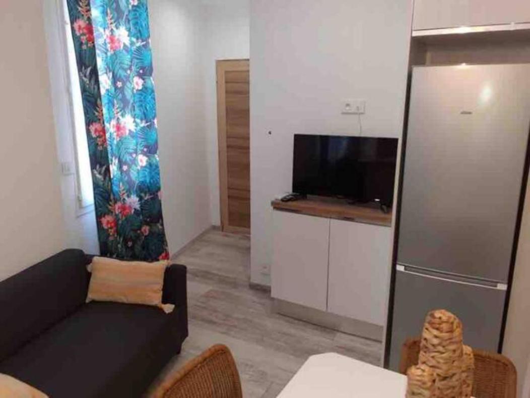 Le Studio D'Auguste- Coeur De Nimes-Chaleureux-Emplacement Ideal Exteriör bild