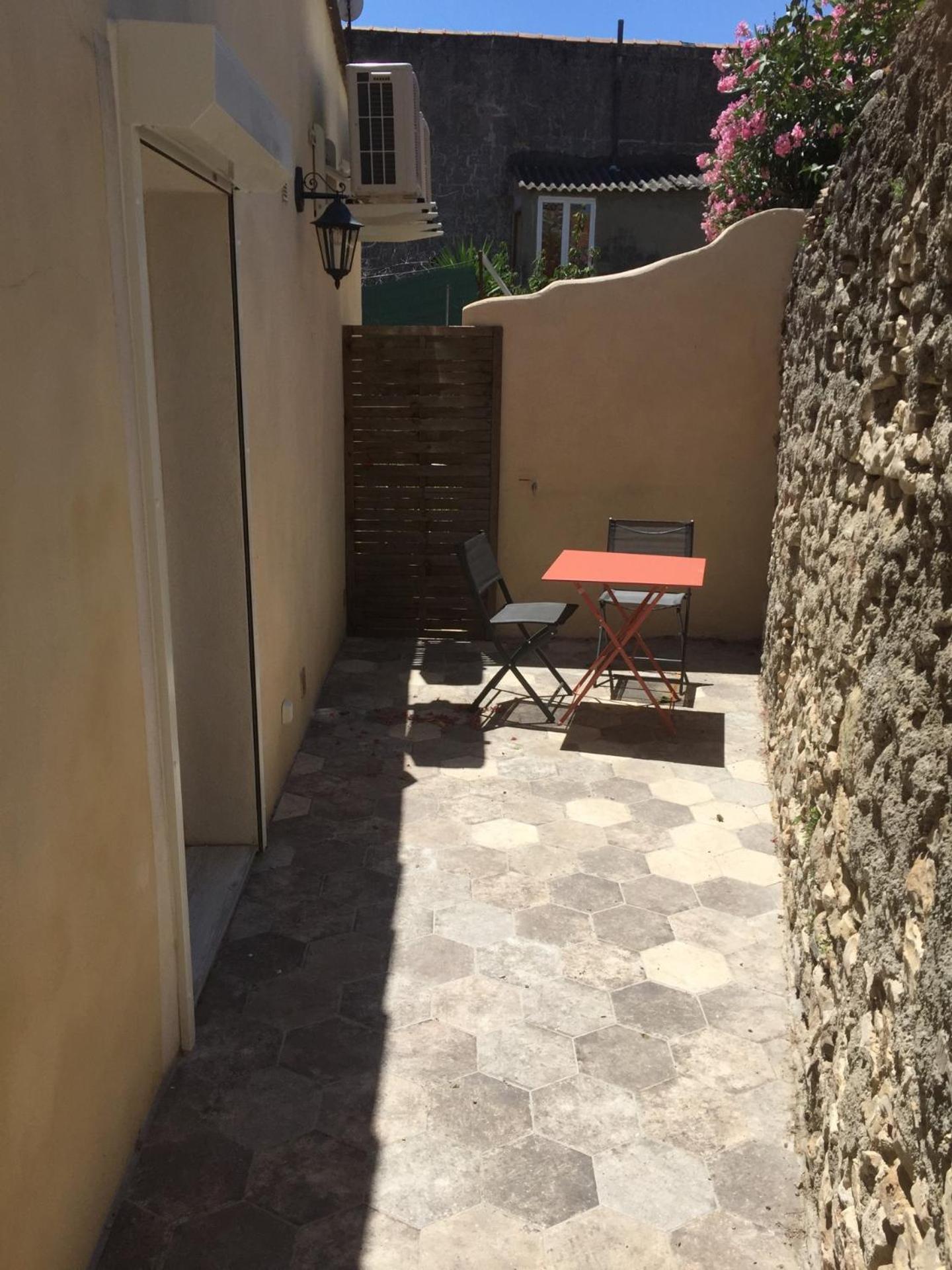 Le Studio D'Auguste- Coeur De Nimes-Chaleureux-Emplacement Ideal Exteriör bild